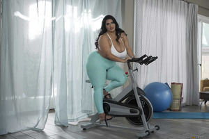 BBW Sofia Rose Gets Her Gigantic Tits Fucked