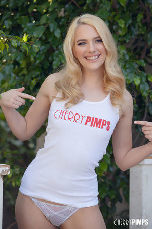 Blonde Kenna James Flashes Us