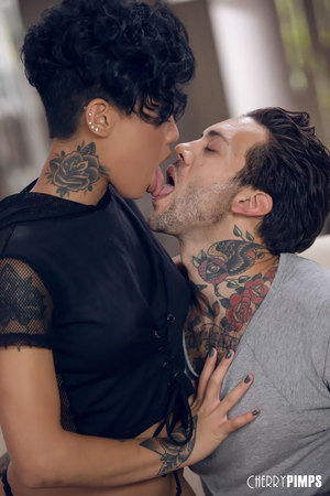 Honey Gold Has Passionate Sex As She Sucks Cock And Fucks