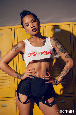 Honey Gold Is The Perfect Mix Of Sexy And Sultry