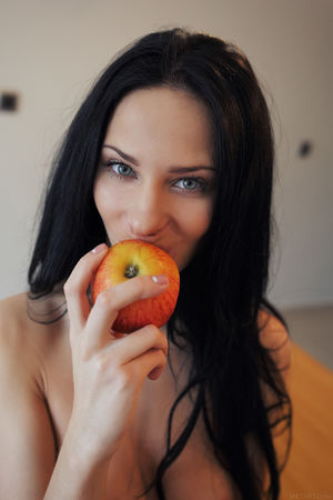 Sexy Nude Girl Lydia A – Apple a Day