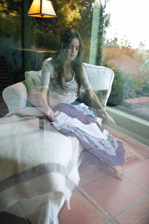 Sweet teen Mirii splay cards