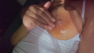 Latina De 18 A&ntilde;os Bien Mojadita Y Cachonda Por La Ma&ntilde;ana Jugando Con Sus Tetas