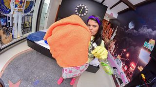 Sloppy Deepthroat From A Thick Latina In Yellow Gloves… She Gags On It